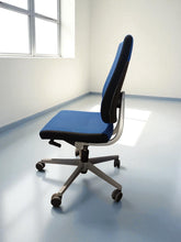 Scaun de birou pivotant albastru închis/deschis Sedus Black Dot fără cotiere - second hand